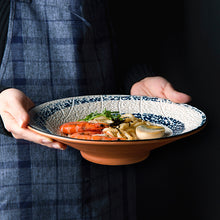 Lade das Bild in den Galerie-Viewer, Kreative japanische Ramen-Schale aus Keramik mit Gewinde, handbemalt