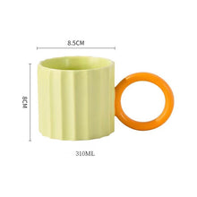 Lade das Bild in den Galerie-Viewer, Einzigartige Tasse mit gestreiftem Design und großen Henkel