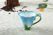 Lade das Bild in den Galerie-Viewer, Rosentasse mit Unterteller und Löffel aus hochwertiger Keramik