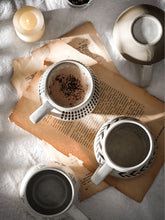 Lade das Bild in den Galerie-Viewer, Handbemalte Tasse