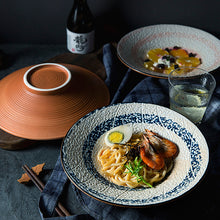Lade das Bild in den Galerie-Viewer, Kreative japanische Ramen-Schale aus Keramik mit Gewinde, handbemalt
