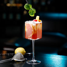 Lade das Bild in den Galerie-Viewer, Creative Square Tall Cocktail Glass Cup
