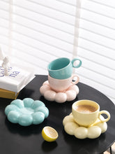 Lade das Bild in den Galerie-Viewer, Blumen Keramiktasse mit Untertasse
