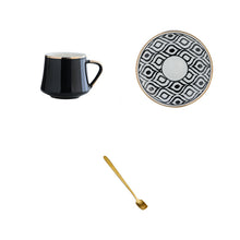 Lade das Bild in den Galerie-Viewer, Kaffeetasse mit Unterteller in schwarz-weißen Muster und goldenen Akzenten inkl. goldenem Löffel
