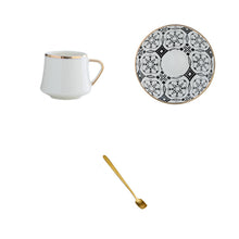 Lade das Bild in den Galerie-Viewer, Kaffeetasse mit Unterteller in schwarz-weißen Muster und goldenen Akzenten inkl. goldenem Löffel
