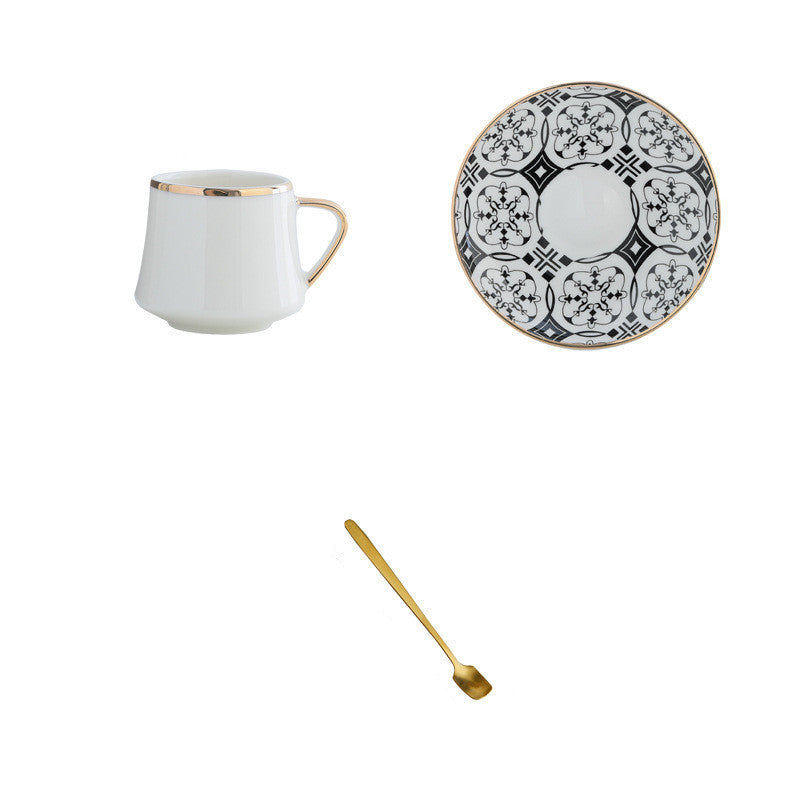 Kaffeetasse mit Unterteller in schwarz-weißen Muster und goldenen Akzenten inkl. goldenem Löffel