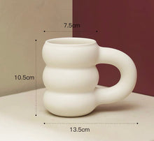 Lade das Bild in den Galerie-Viewer, Dreistufige Keramiktasse in nördlich angehauchtem Design
