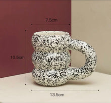 Lade das Bild in den Galerie-Viewer, Dreistufige Keramiktasse in nördlich angehauchtem Design
