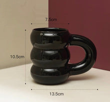 Lade das Bild in den Galerie-Viewer, Dreistufige Keramiktasse in nördlich angehauchtem Design
