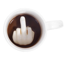 Lade das Bild in den Galerie-Viewer, Keramiktasse im lustigen 3D Mittelfinger im Innenraum
