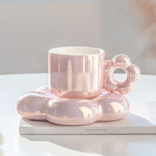 Lade das Bild in den Galerie-Viewer, Blumen Keramiktasse mit Untertasse mit glitzer-schimmer
