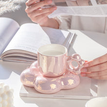 Lade das Bild in den Galerie-Viewer, Blumen Keramiktasse mit Untertasse mit glitzer-schimmer
