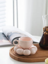 Lade das Bild in den Galerie-Viewer, Blumen Keramiktasse mit Untertasse
