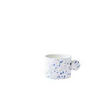 Lade das Bild in den Galerie-Viewer, Modern Minimalistische Keramiktasse mit Blau-Weißem Design und Gesprenkeltem Muster - Temperaturbeständig und Mikrowellengeeignet
