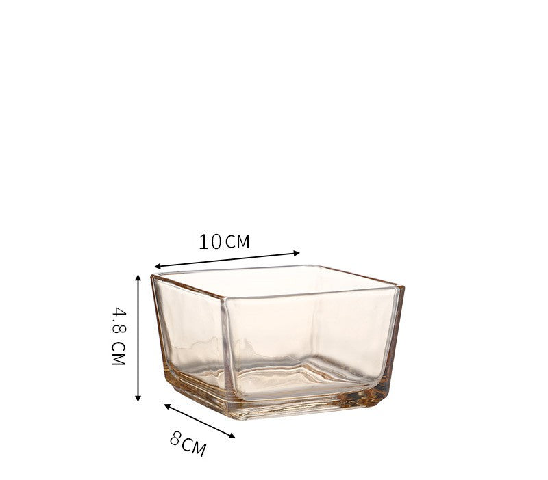 Kleine quadratische Glasschale mit detaillierter Blütenverzierung