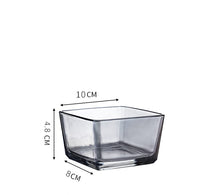 Lade das Bild in den Galerie-Viewer, Kleine quadratische Glasschale mit detaillierter Blütenverzierung
